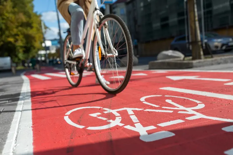 Aller travailler à vélo : plus de bien-être et moins d’arrêts maladie